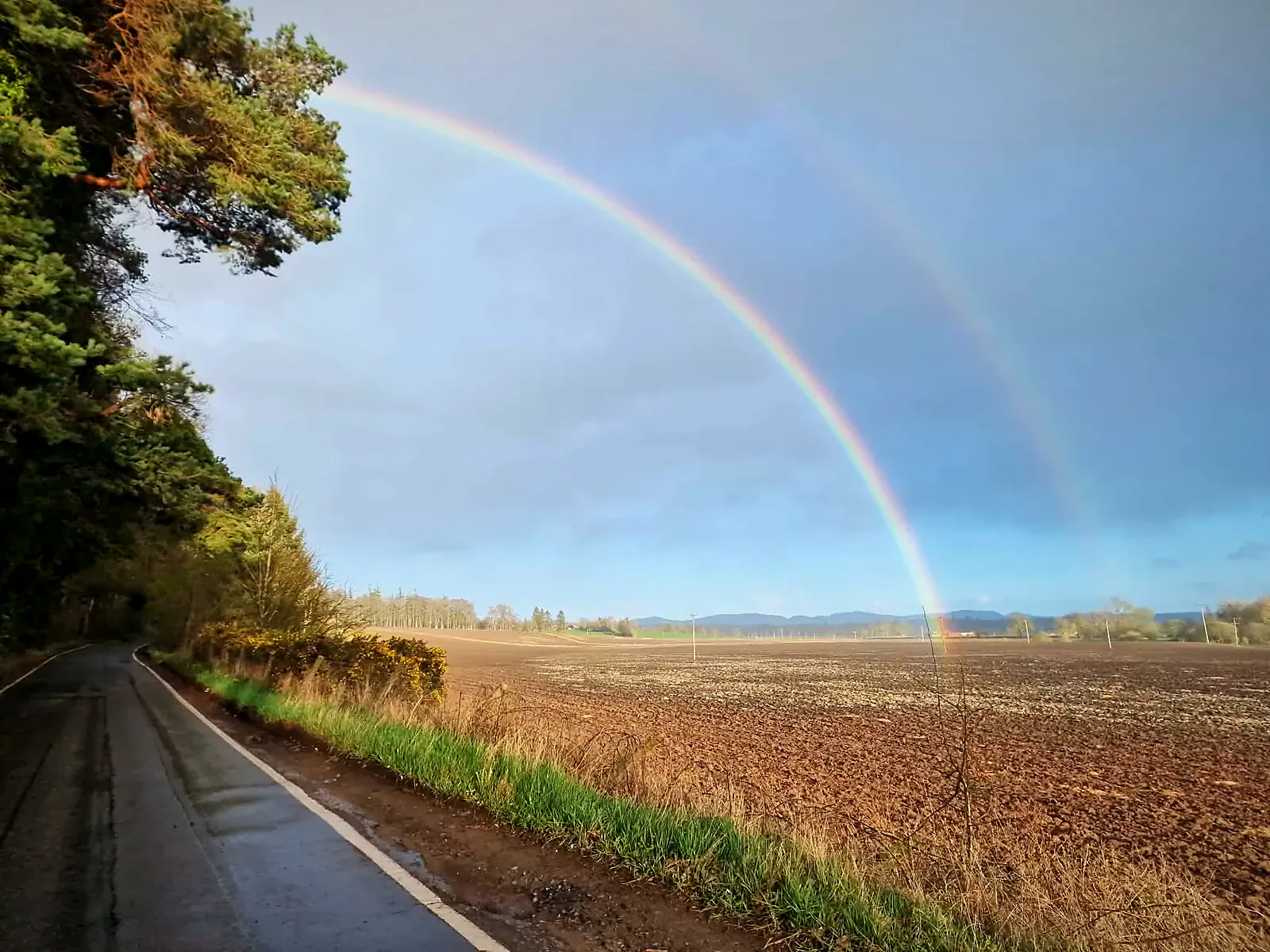 Tęcza nad drogą, Szkocja